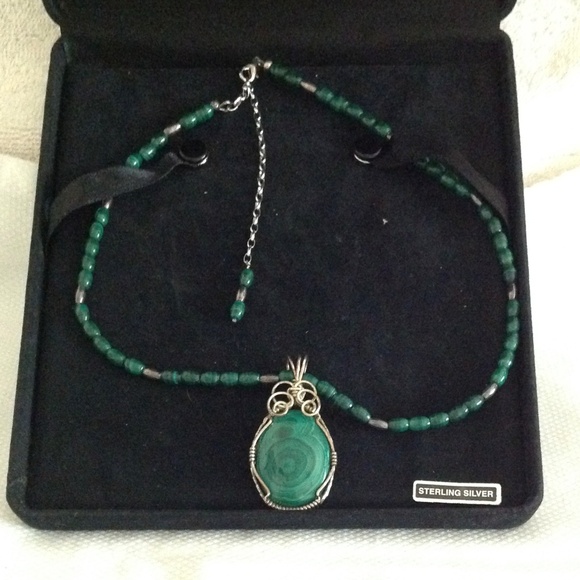 Ladies Sterling silver Jade necklace - Picture 9 of 9
